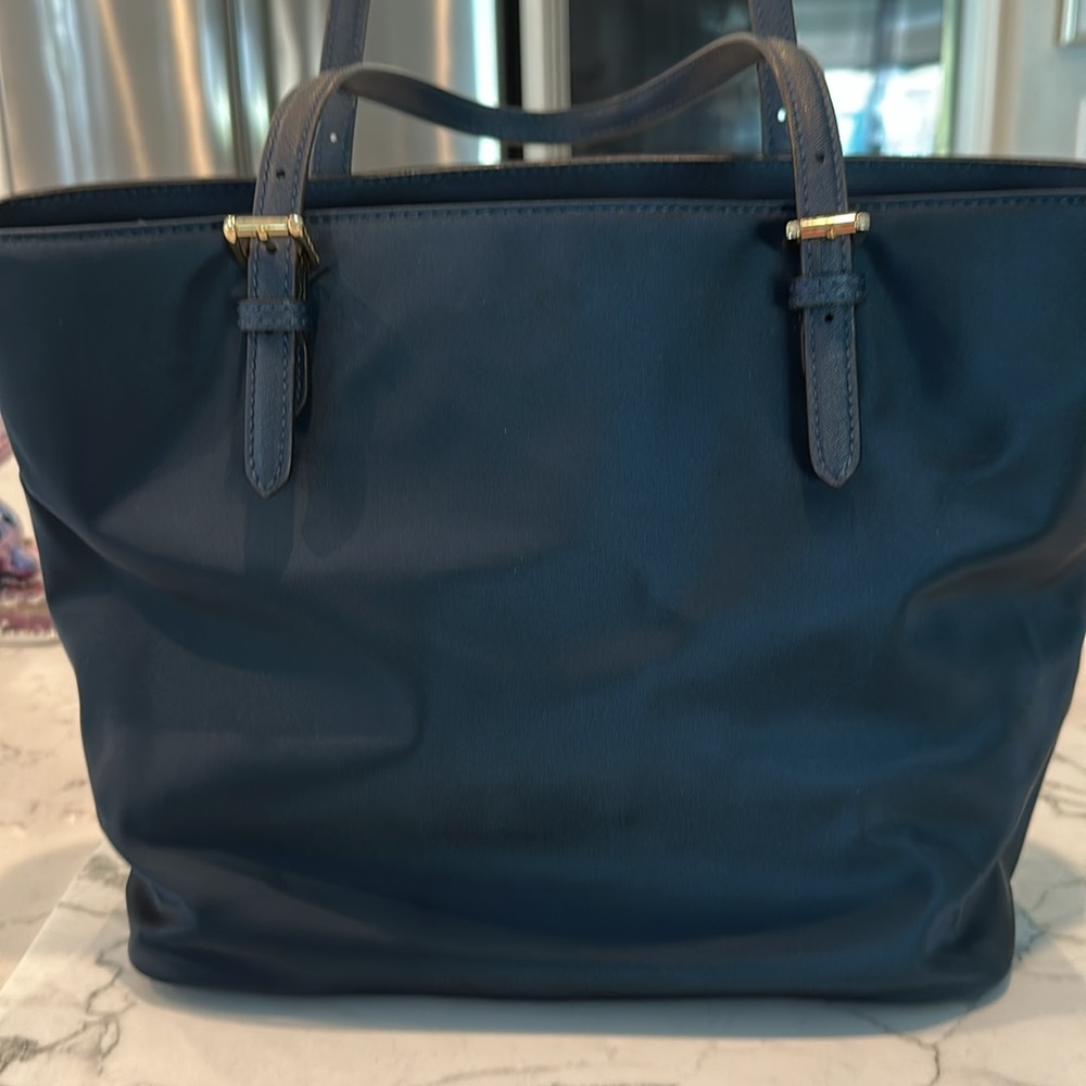 Elegant  Michael Kors Navy Blue Tote Bag with key chain EUC - Picture 4 of 8
